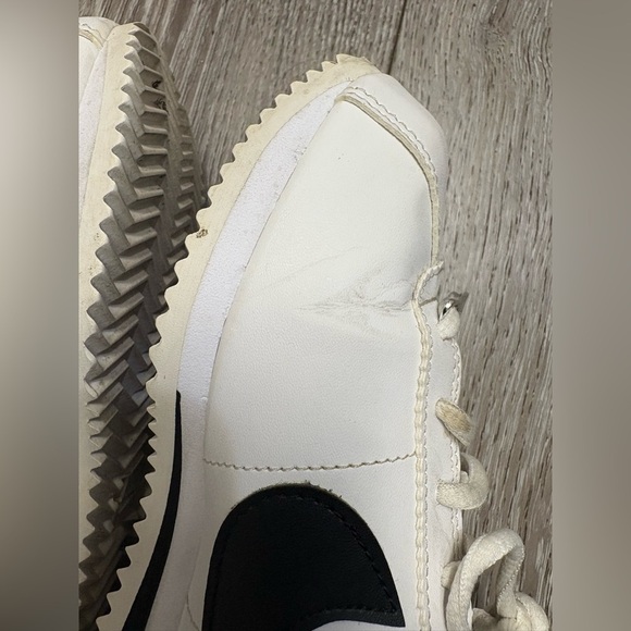 Nike Cortez black and white shoes - Picture 8 of 11